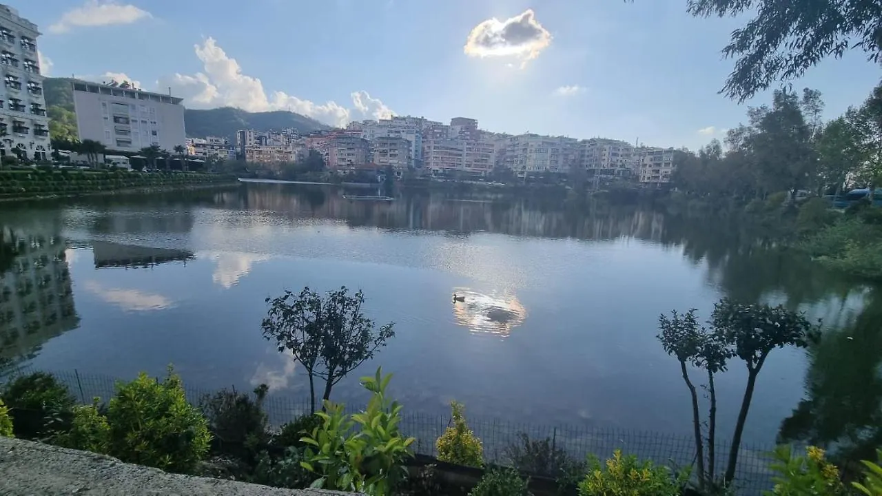 Liqeni Thate, Tirane Apartment Albania
