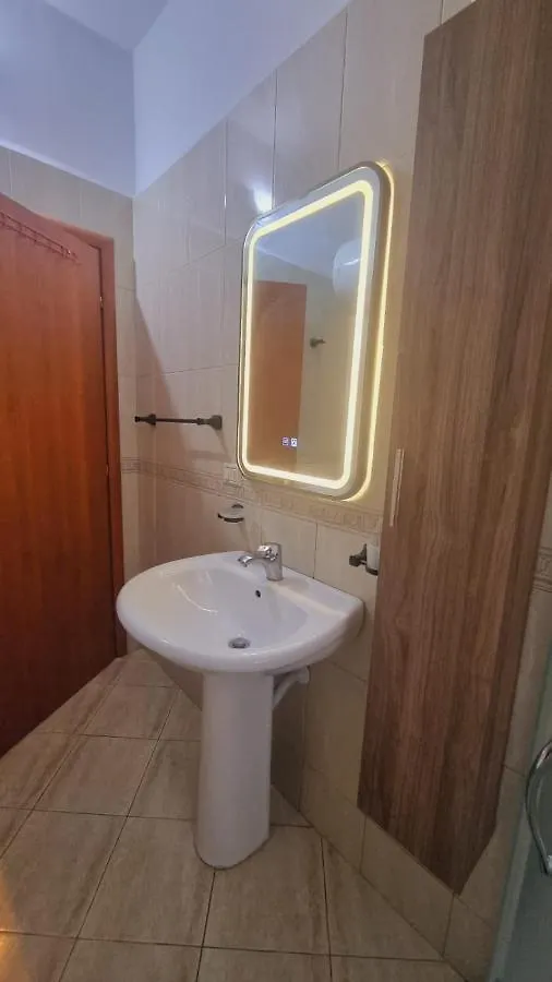 Liqeni Thate, Tirane Apartment